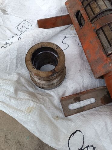 Масло, консервы: Шнековый Маслопресс.Маслобойка . только шнек вал и стол. рабочий — 5