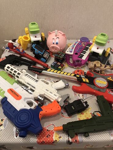 Oyuncaqlar: Hamisi bir yerde-8 m.tecili satilir,oyuncaqlar ishlemirler — 9