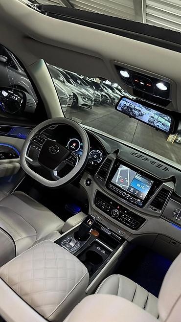 Другие детали кузова: Внедорожник (белый кузов, белый элементы) Ключевые особенности: - — 23