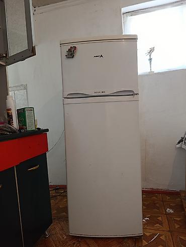 Холодильник бу продается состояние хорошее отдам за 10 тысяч,можно
