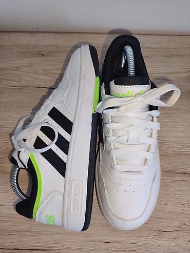 cc sandale: Adidas kožne patike – bele sa crnim prugama i neonsko‑zelenim — 4