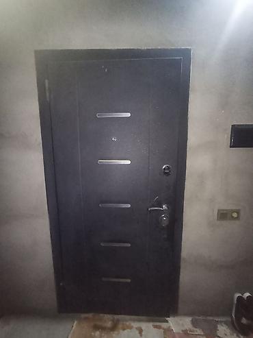 Lent lampalar: Ev yenidir. Ev 1 zal, 3 otaq,1 mətbəx və dəhlizdən ibarətdir. Hamam və — 21