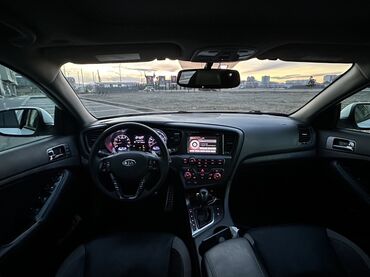 Kia: Kia Optima – ağ rəngli, zərif sedan Xarici xüsusiyyətlər: - Aqressiv — 12