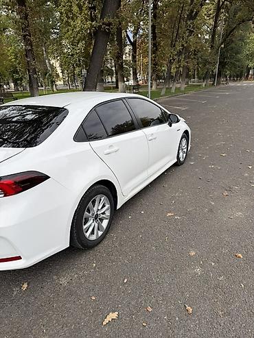 Toyota: Toyota Corolla: 2023 г., Вариатор, Гибрид, Седан — 2