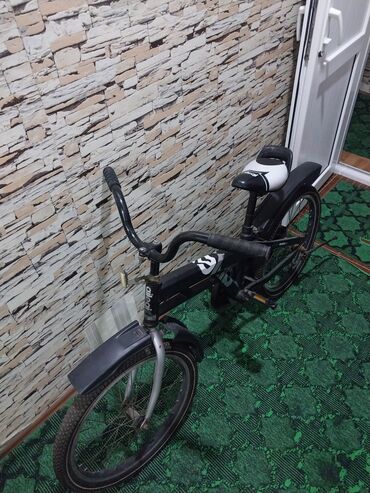 CD, DVD диски и кассеты: Uniseks istifadə üçün nəzərdə tutulmuş qara rəngli velosiped. Model