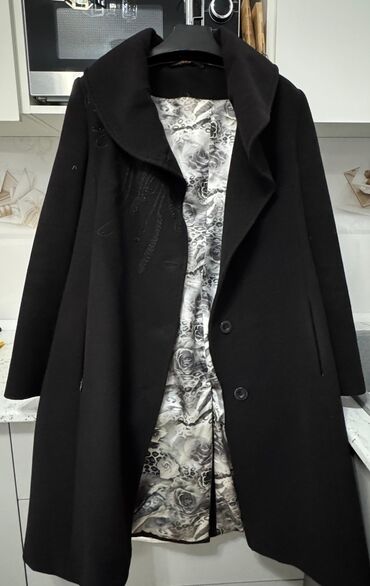 loreta пальто: Продаю пальто,фирма Лоретта