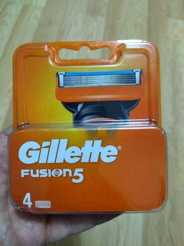 Gillette Fusion 5 dəyişdirilə bilən kassetlər.
4 ədəd