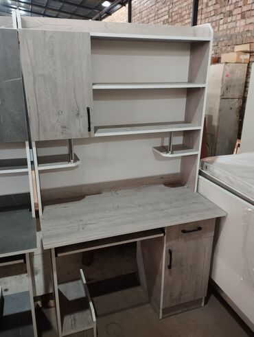 Компьютерные столы: Компьютерный стол, Новый, С полками — 8