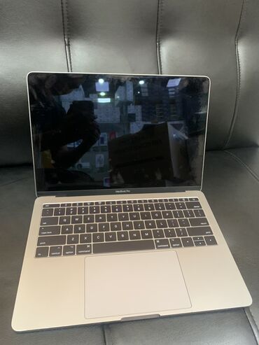 кыргыз саат: Срочно продаю MacBook 13pro Intel i5 Intel iris plus graphics Ram 8gb