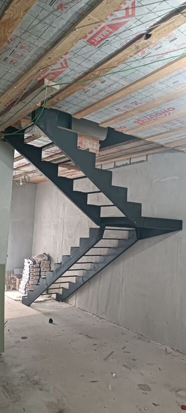 Деревянные лестницы: Деревянная лестница Для дома, Гарантия, Вид дерева: Сосна, Стиль: Классический — 12