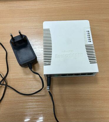 пассивное сетевое оборудование lancom: Роутер MikroTik RouterBOARD RB951G-2HnD, б/у, 5 гигабитных