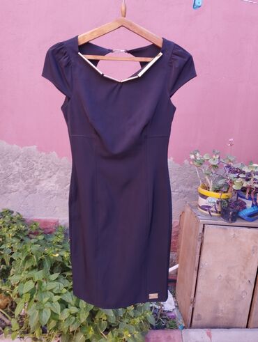 Tuflilər: Ayyaqqabilarin 2 si 30 azn donlarin.hamisi birlimde 50 azn Qadın geyim — 12