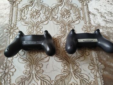 PS4 (Sony Playstation 4): Sony PlayStation 4 (PS4) — komplekt - Model: PS4 (orijinal “Fat” — 4