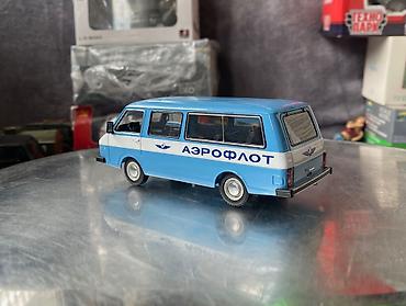 white: Коллекционная модель RAF-2203 AEROFLOT blue white 1978 Deagostini — 4