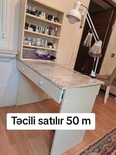 стеклянный обеденный стол: İşlənmiş, Manikür üçün masa, Güzgüsüz