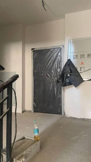 срочно продаётся 1 комнатная квартира в районе парк фучика: 1 бөлмө, 46 кв. м, Жеке план, 6 кабат, Евроремонт