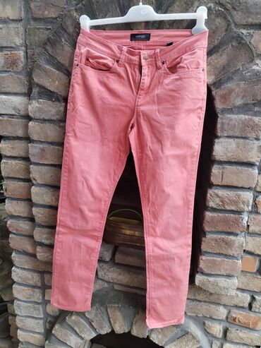 pink pantalone: Farmerke vel M /L
Struk po 38 tegli do 40