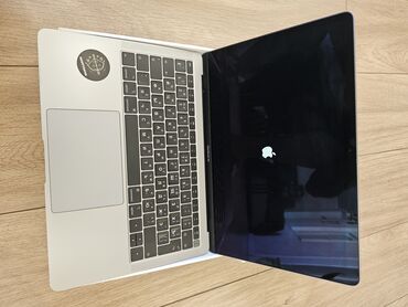 apple mac: Mac Air 13 i5