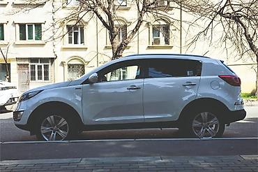 man sat: Kia Sportage: 2 l | 2011 il Ofrouder/SUV — 5