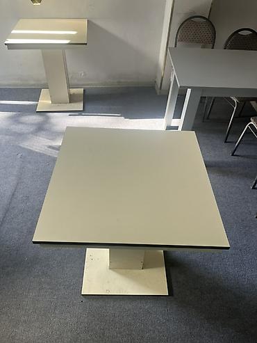 Masalar: Masa – kvadrat formalı, tək ayaqlı dayaq sistemi ilə. - Rəng: açıq — 2