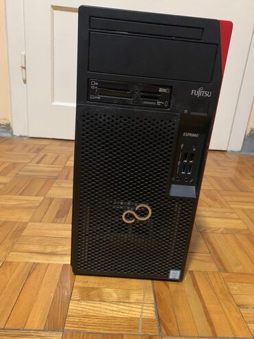 dukserica bez kapuljace: Procesor: Intel i5 6500 Ram: 16GB 2333Mhz Graficka: Nvidia GTX 750 2GB