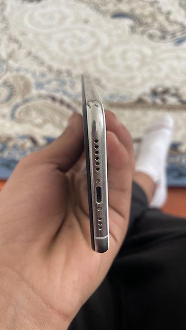 Мобильные телефоны: IPhone Xs, Б/у, 256 ГБ, Белый, Чехол, 73 % — 6