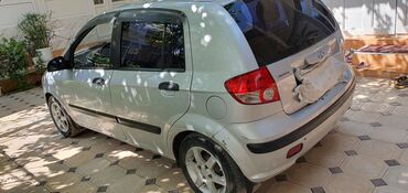 чекол машина: Серебристый пятидверный хэтчбек Hyundai Getz. Модель отличается