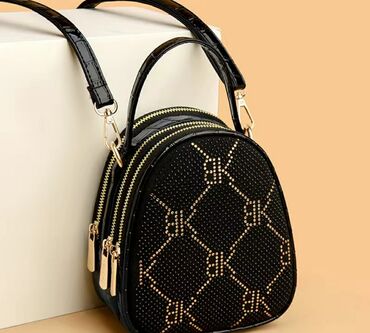 Классические сумки: Продаю сумки 1. Коричневая. Размер 32х25. В комплекте длинный — 8