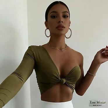 Topovi: Asimetrični ženski crop top sa čvorom - Dizajn: jedan dugi rukav + — 3