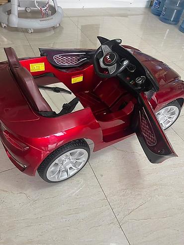 Uşaq üçün elektrikli minik maşını – qırmızı rəng Xüsusiyyətlər: -