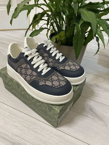 изи 500: Кроссовкалар, 43, Gucci, Жаңы, түсү - Күрөң