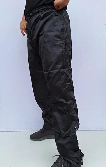 Ostali Kompleti, kombinezoni: Dvodelno kišno odelo u crno-crvenoj kombinaciji, dizajnirano za — 12