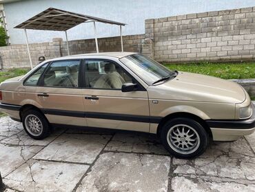 авто тестер: Volkswagen Passat: 1988 г., 1.8 л, Механика, Бензин, Седан