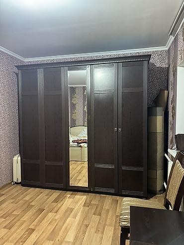 Мебель: Спальный гарнитур в классическом стиле, тёмный венге. Состав: - — 4