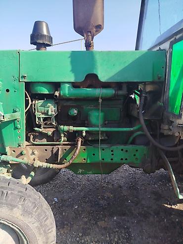 Traktorlar: Yaşıl rəngli kabinəli traktor - Kabin: metal karkaslı, geniş ön şüşə — 14