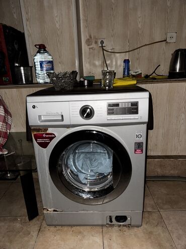 Giriş qapıları: 1ci şekldeki qapi 300AZN, diger qapilar ise 150 azn, Divan kreslo 400 — 4