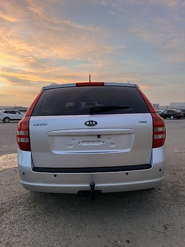 kia ceed sw: Kia Cee’d SW (universal) – gümüşü rəngdə, şəhər və ailə istifadəsi — 6