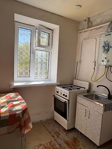 Батирлерди сатуу: 3 бөлмө, 50 м², 1 кабат, Эски ремонт — 6