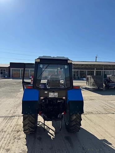 Traktorlar: Belarus 82.1 təkərli traktor Texniki xüsusiyyətlər və təchizat: - 4x4 — 1