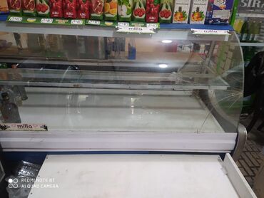 soyuducu anbar satilir: Soyuducu vitrin, məhsulları sərin saxlamaq və nümayiş etdirmək üçün