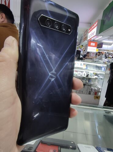 свет чёрный: Xiaomi, Black Shark 4, Б/у, 256 ГБ, цвет - Синий, 2 SIM