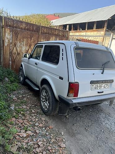 reduktor 1:3: Ağ rəngli LADA Niva 4x4 təqdim olunur. Klassik və tanınan kuzov — 6