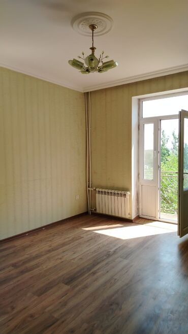 Otaqların satışı: 3 otaqlı mənzil – işıqlı və səliqəli planlama - Geniş zal: klassik — 18