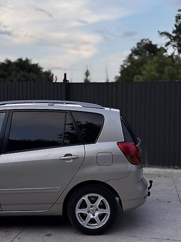 transporter multivan: Toyota Corolla Verso: 2002 г., Механика, Дизель, Универсал — 4