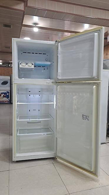 samsung kohnə: Bu Samsung soyuducusu iki bölməli dizayna malikdir: yuxarıda dondurucu — 1