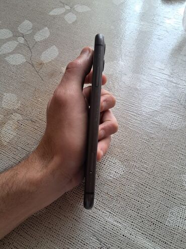 Apple iPhone: IPhone 11, 128 GB, Qara, Sənədlərlə, Face ID — 5