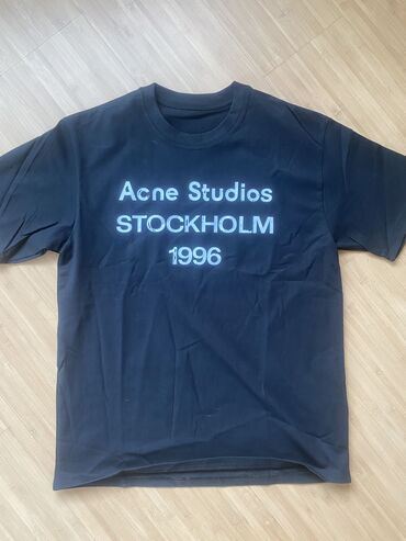 Футболки: Acne studios черная футболка
новая, практически не носил