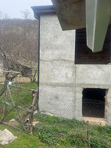 Bağ evlərinin satışı: 🏠 Köhnə ev (tam hazır): 	•	3 otaqlı 	•	2 geniş balkon 	•	Mətbəx, hamam — 6