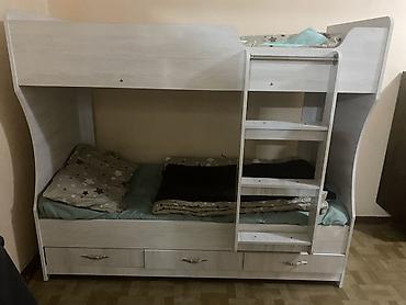 верхняя одежда женская: Двухъярусная детская кровать, Б/у, ЛДСП — 1