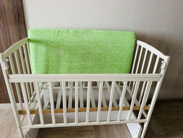 spalnja diana 4: Продаётся детская кроватка- манеж, в хорошем состоянии, с матрасом